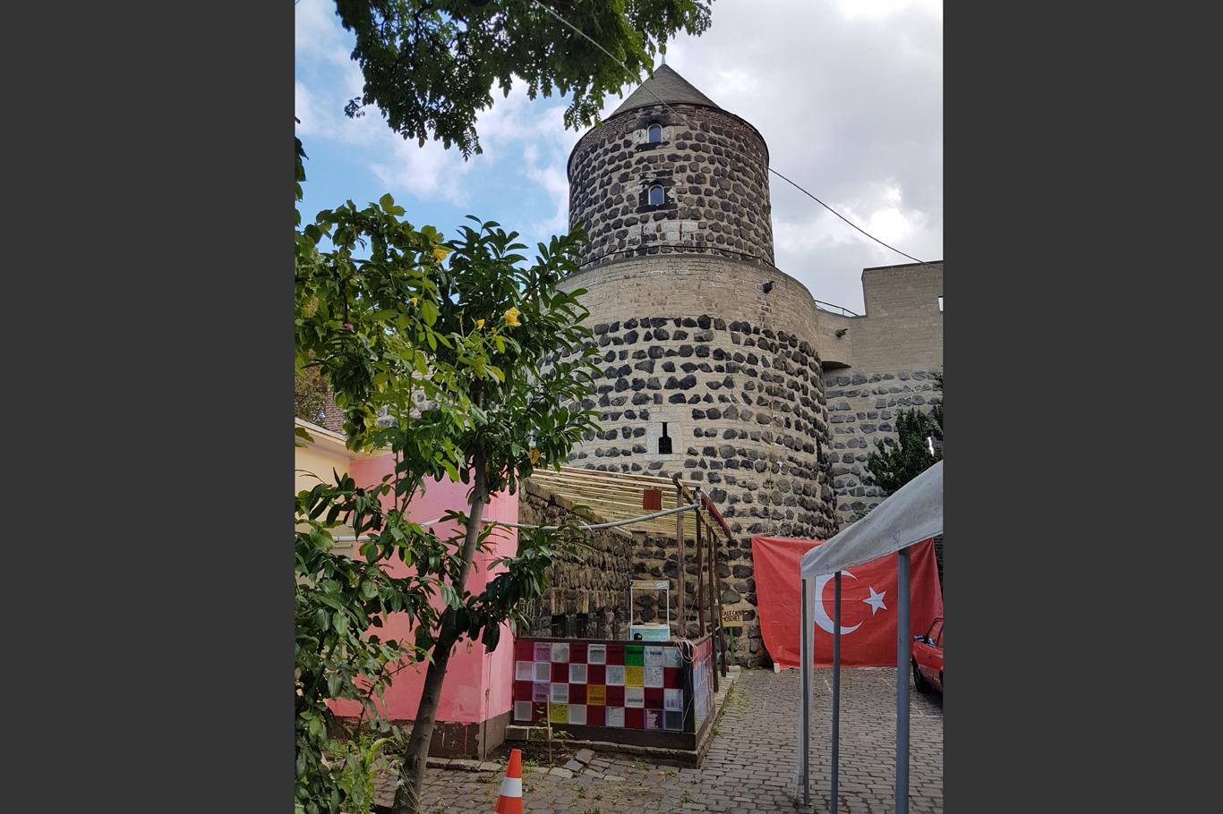 Kale Camii ve Köln’de 55 yıllık mazisi ile Şefik Amca Kale Camii ve Köln’de 55 yıllık mazisi ile Şefik Amca